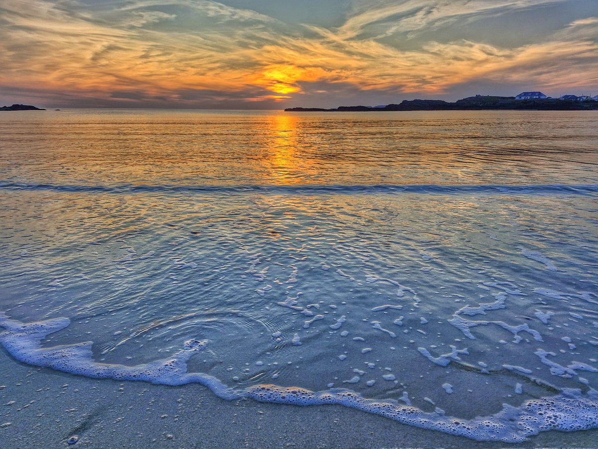 AntonWardPhoto's tweet image. Sunset from Trearddur Bay #wales #Anglesey @Ruth_ITV @ItsYourWales @DerekTheWeather @visitwales @ChrisPage90 @ITVCharlieP @S4Ctywydd @WeatherAisling @StormHour @BBCWthrWatchers @Sue_Charles @SabrinaJayneLee #photography