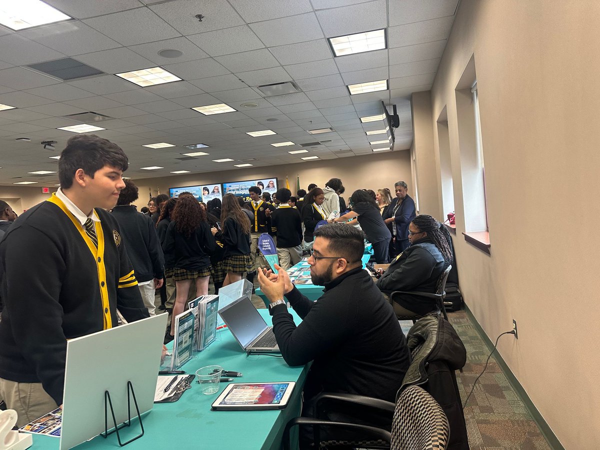 Students from Jersey City’s Hudson Catholic High School visited HCCC for an on-campus pep rally and college tour. <a href="/DrCReber/">Dr. Christopher Reber</a> <a href="/DjWallah/">DJ WALLAH</a> <a href="/HudCoTweet/">Hudson County</a> <a href="/Hudsoncatholic/">Hudson Catholic HS</a> <a href="/AchieveTheDream/">Achieving the Dream</a> <a href="/CCTrustees/">ACCT</a> <a href="/NJCommColleges/">NJ's Community Colleges</a>