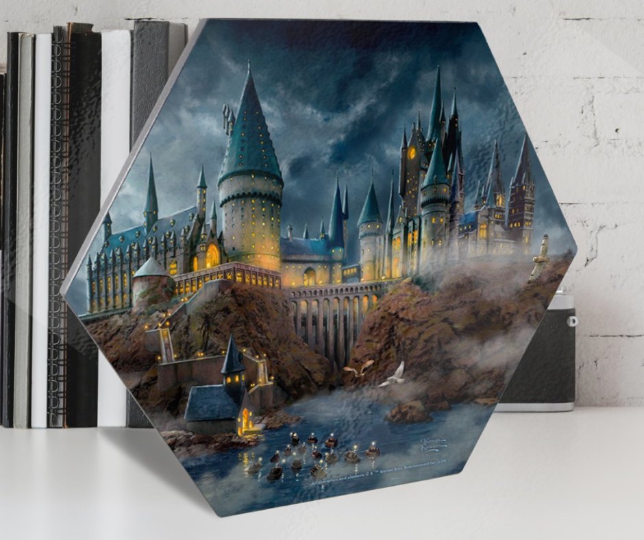 TrendSettersLtd's tweet photo. Take a glimpse into the world of Harry Potter with this KNEXAGON® Wood Print featuring the iconic Hogwarts Castle.

Use code LUCKY50 for a Buy One Get One 50% on all items sitewide.

Visit https://t.co/ajgo9ntX3k to find more items for your home.

#HarryPotter #Hogwarts #KNEXAGON https://t.co/LPf6k57BDG