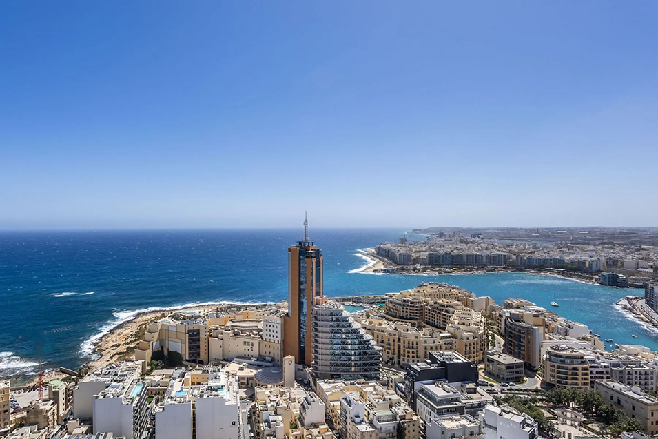 RuleProperties's tweet image. In a world of high-rise living, women architects have pioneered a bold new era of vertical design and luxury. While skyscraper design has long been a male-dominated field.

ow.ly/rzU950VlqH0 for the full article!

#Women #Architects #SothebysRealty #LIVSIR #RuleProperties