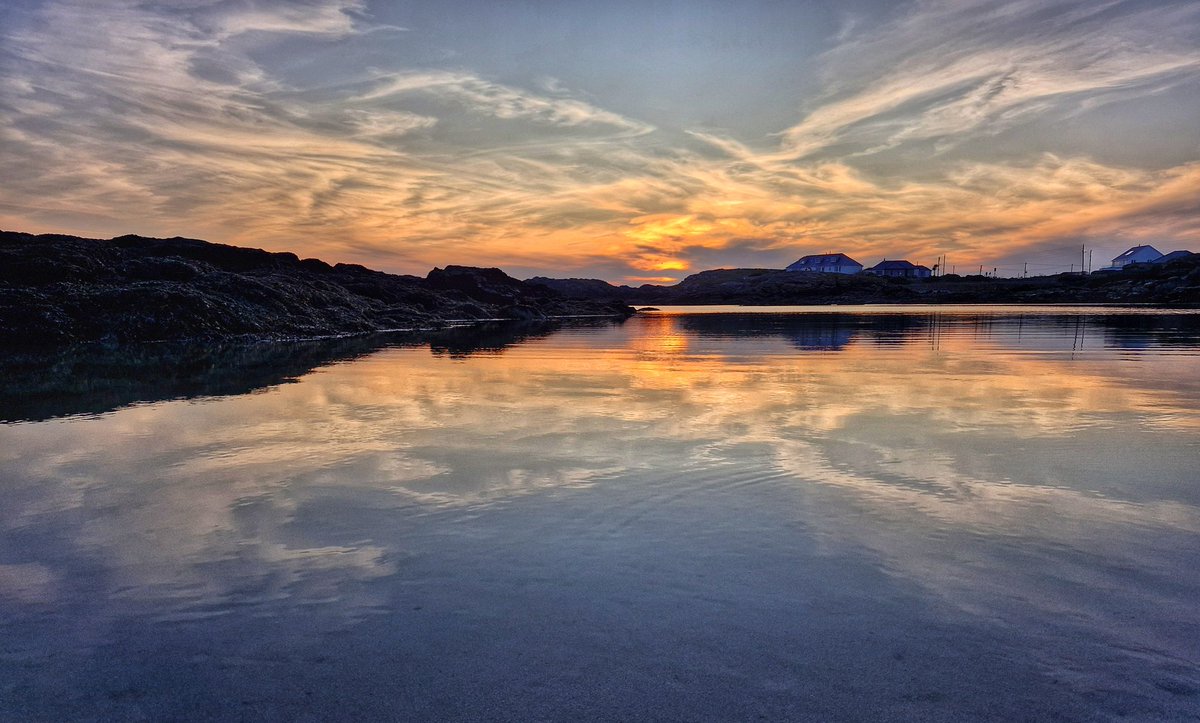 AntonWardPhoto's tweet image. Sunset from Trearddur Bay #wales #Anglesey @Ruth_ITV @ItsYourWales @DerekTheWeather @visitwales @ChrisPage90 @ITVCharlieP @S4Ctywydd @WeatherAisling @StormHour @BBCWthrWatchers @Sue_Charles @SabrinaJayneLee #photography