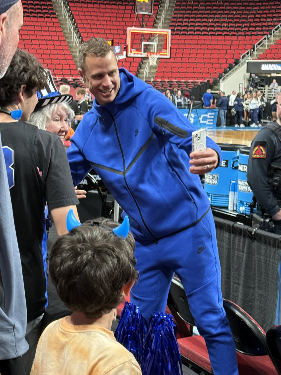 JamiePerry_JPSN's tweet image. Fun being at the Duke practice today at the @LenovoCenter @DukeMBB #Duke4Lyf #MarchMadness #NCAATournament