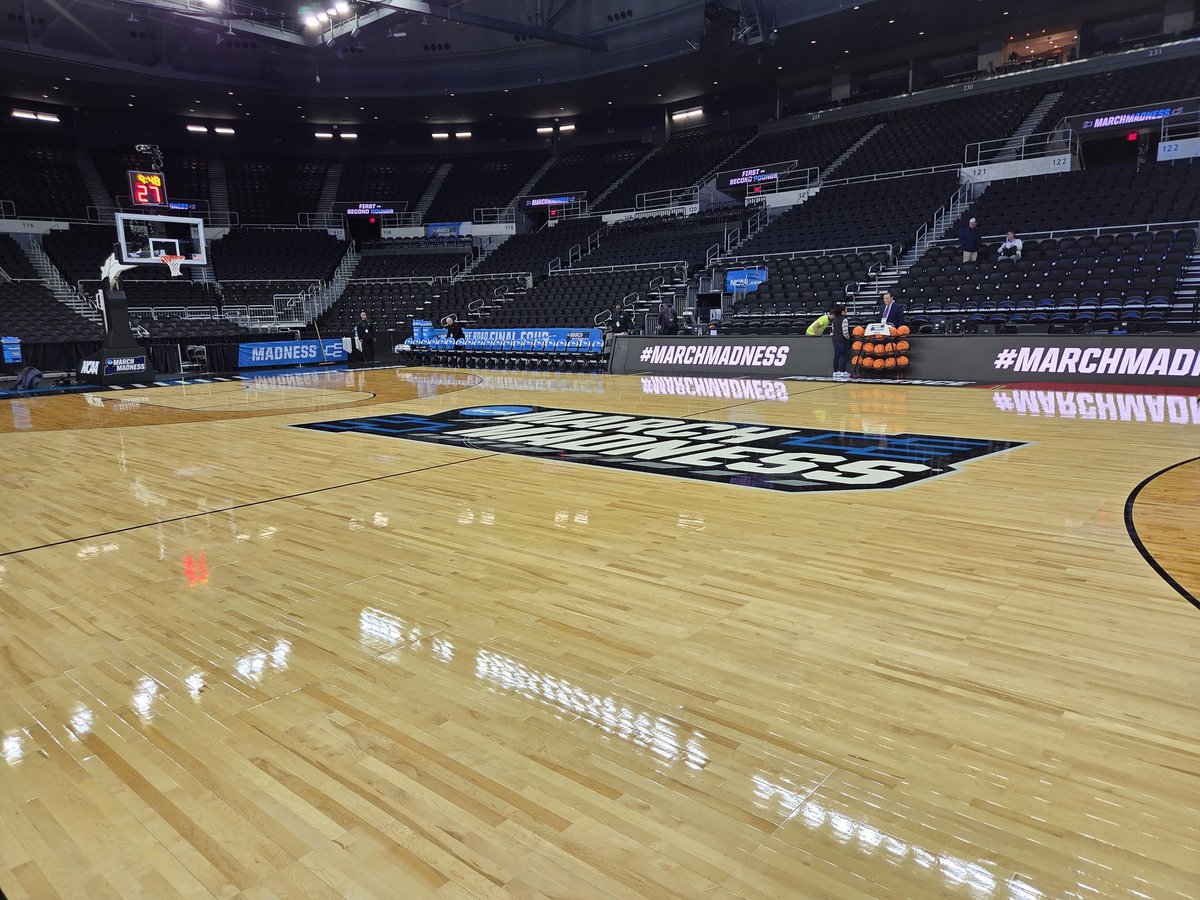 RobCarolla's tweet image. Once again have the privilege of working one of the great sporting events ... #MarchMadness ... and never take it for granted. My 28th - some years on multiple levels - but it is always great to see games and more importantly the professional acquaintances that are now friends!