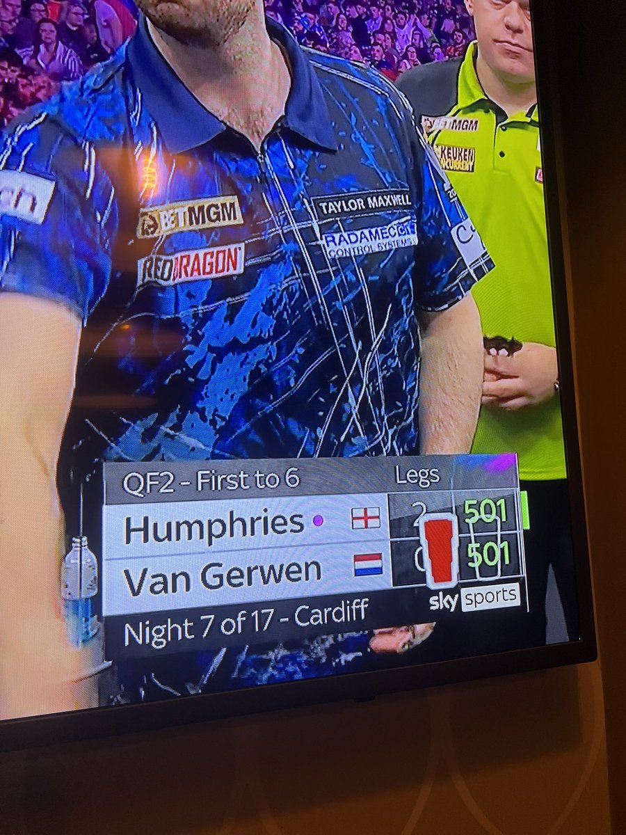cameronspicer98's tweet photo. @SkyNewsBreak @SkySports @OfficialPDC @SkySportsNews any chance of us being able to look at he legs? Hear many complaints in the pub #premierleaguedarts https://t.co/1LkKoSuhk9