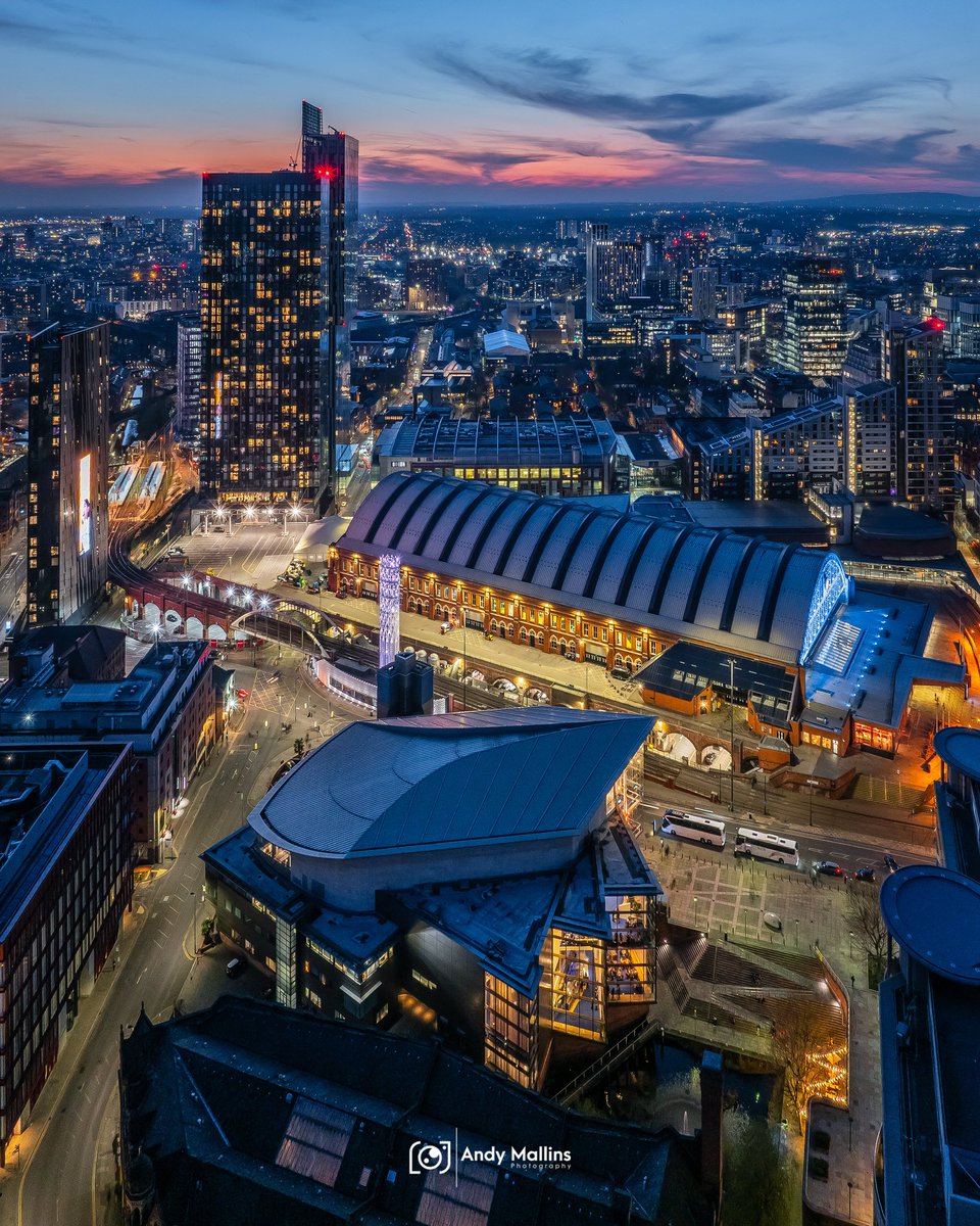 Manchester this evening 🌆

<a href="/ManCityCouncil/">Manchester City Council</a> <a href="/salboyltd/">Salboy</a>