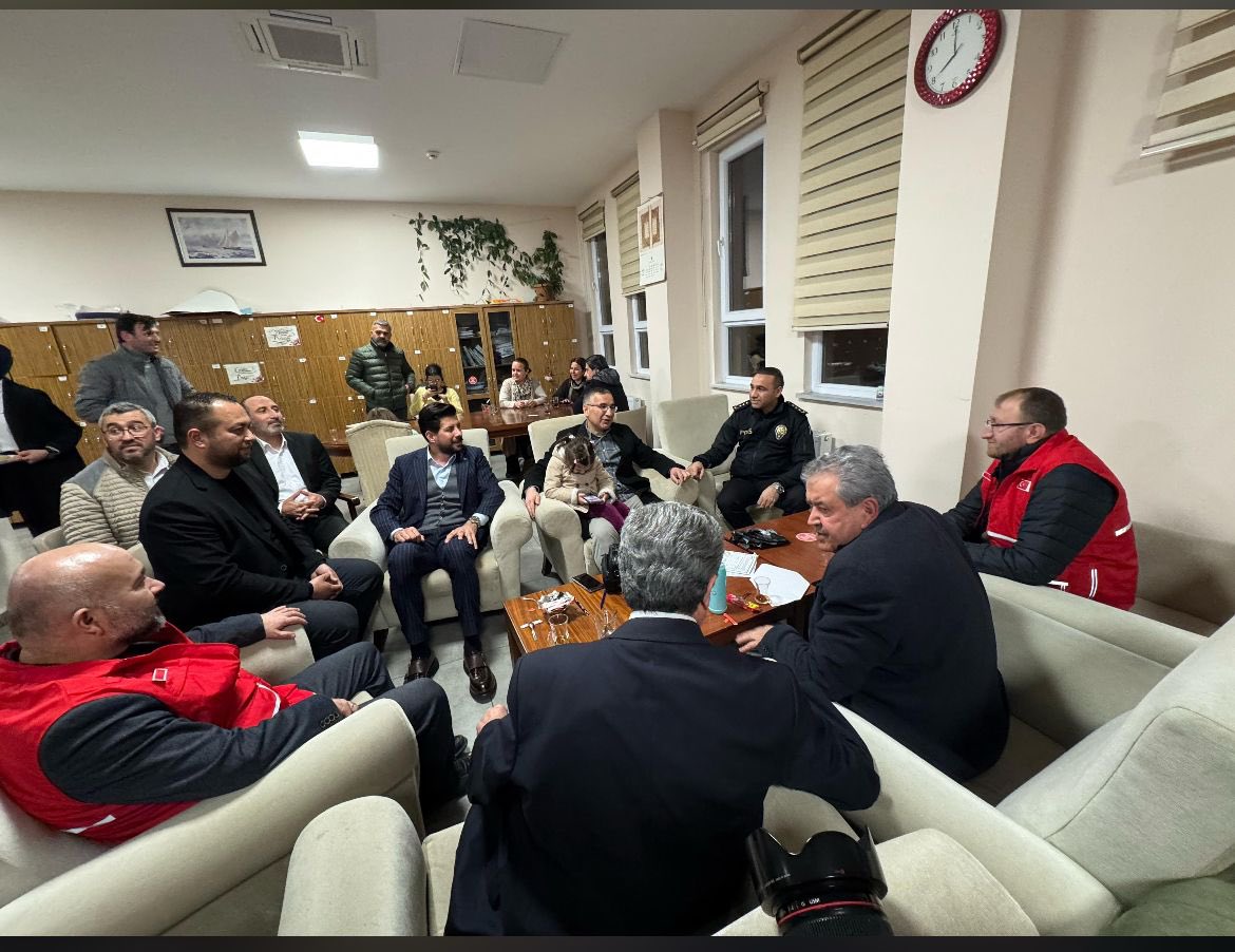 Sayın Kaymakamımız Üzeyir Aziz Özeren,İlçe Emniyet Md.Eşref Güldemir İlçe Müdürümüz Mustafa Kılıçgil ve Ak Parti İlçe Bşk.İbrahim Kopan, okulumuzun iftar programına katıldılar. Pursaklar Kızılay Şube Bşk.Hasan Karaağaç ve ekibine emekleri için teşekkür ederiz.