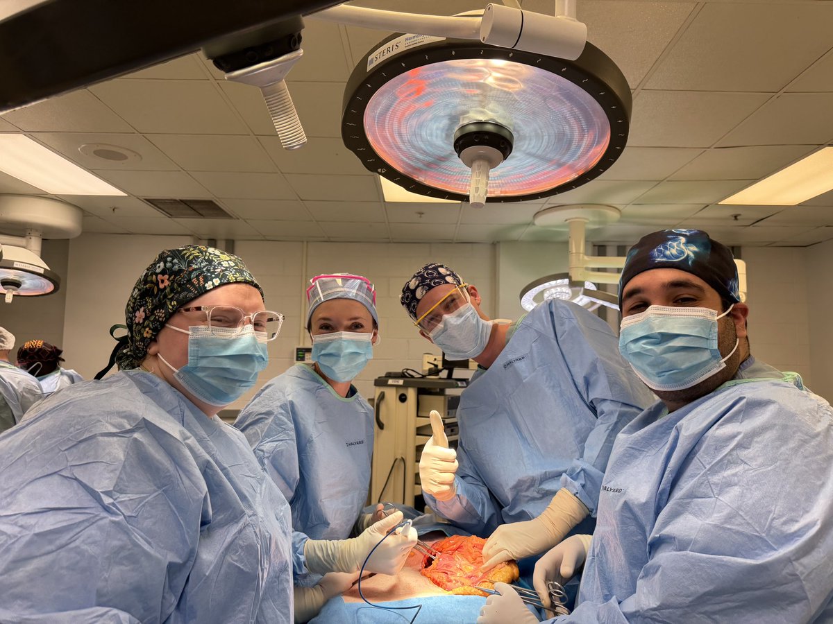 Our residents learning open transversus abdominis release hernia repair as well as laparoscopic transcystic CBDE in the STAR lab! Thankful for all the faculty that participated! So fun to learn surgery with friends!