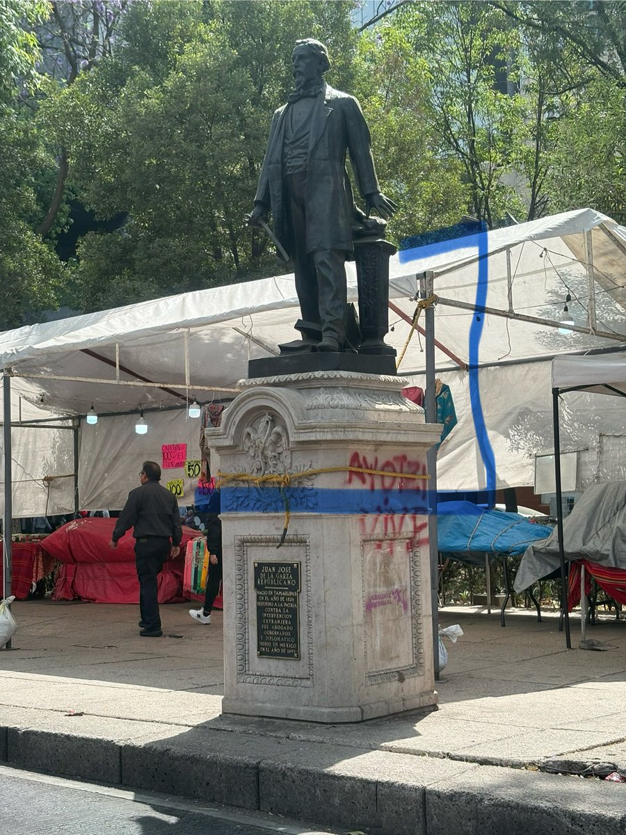 Grace0320's tweet photo. Para esto son las estatuas?? @ClaraBrugadaM @AlcCuauhtemocMx @AlessandraRdlv https://t.co/k1kseVjs9J