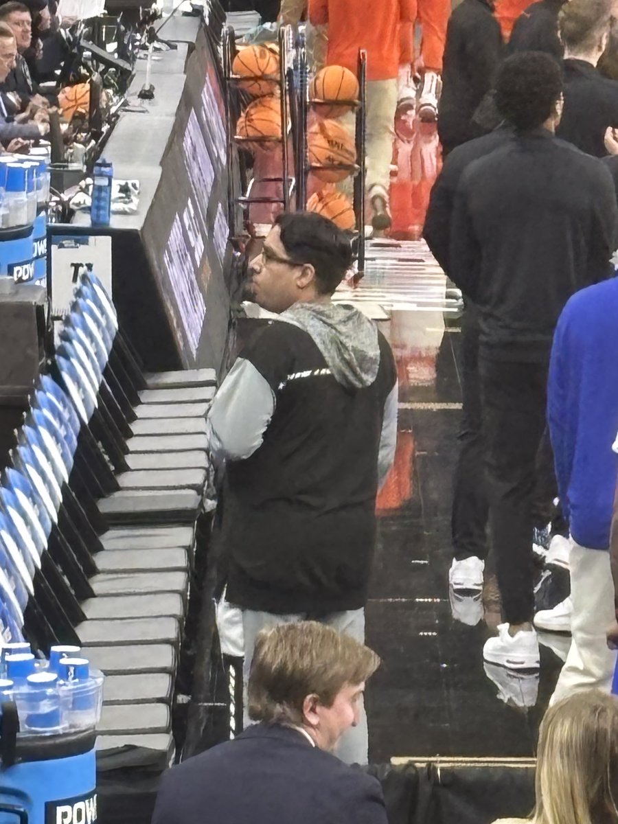 Most popular person at the AMP Amir!!!  #marchmadness #upset