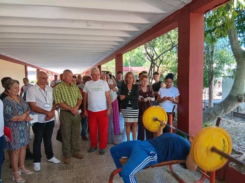 En el marco de la evaluación institucional a la <a href="/univholguinera/">UniversidadHolguin</a>, expertos de la Junta de Acreditación Nacional del Ministerio de Educación Superior de la República de Cuba ,visitaron la <a href="/UHoFacfid/">Uho-Facultad de Cultura Física y Deporte</a> donde se presentó el Proyecto Extensionista Pensando en Tí.
<a href="/JvelabVela/">jessica vela batista</a> <a href="/LERuizM/">Luis Ernesto UHo 🇨🇺</a>