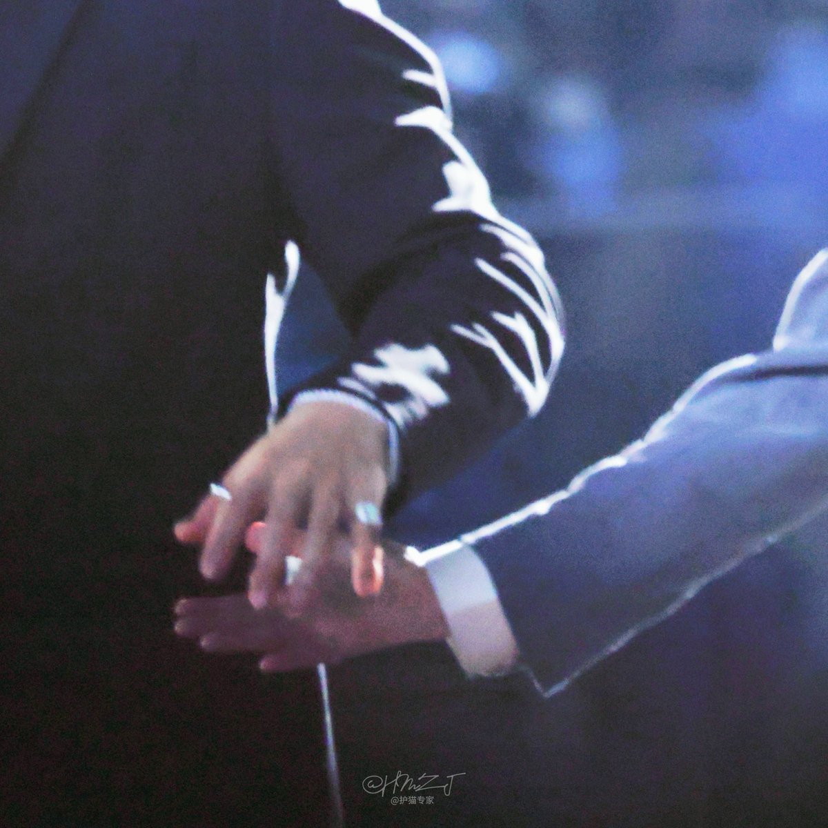 mw_9697's tweet photo. Hold my hand…
#MINWON #민원 #珉佑 #ミーニー https://t.co/NzSBAjMbPP