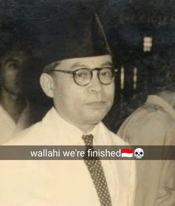 Teman-teman, perbanyak doa, nabung dan belajar bahasa asing, at least english or malay. Pindah ke Malaysia aja kalo modal ekonomi untuk kabur belum banyak. Gapapa dibilang ga nasionalis, lebih baik daripada jilat pantat pejabat or ngemis-ngemis. 💀