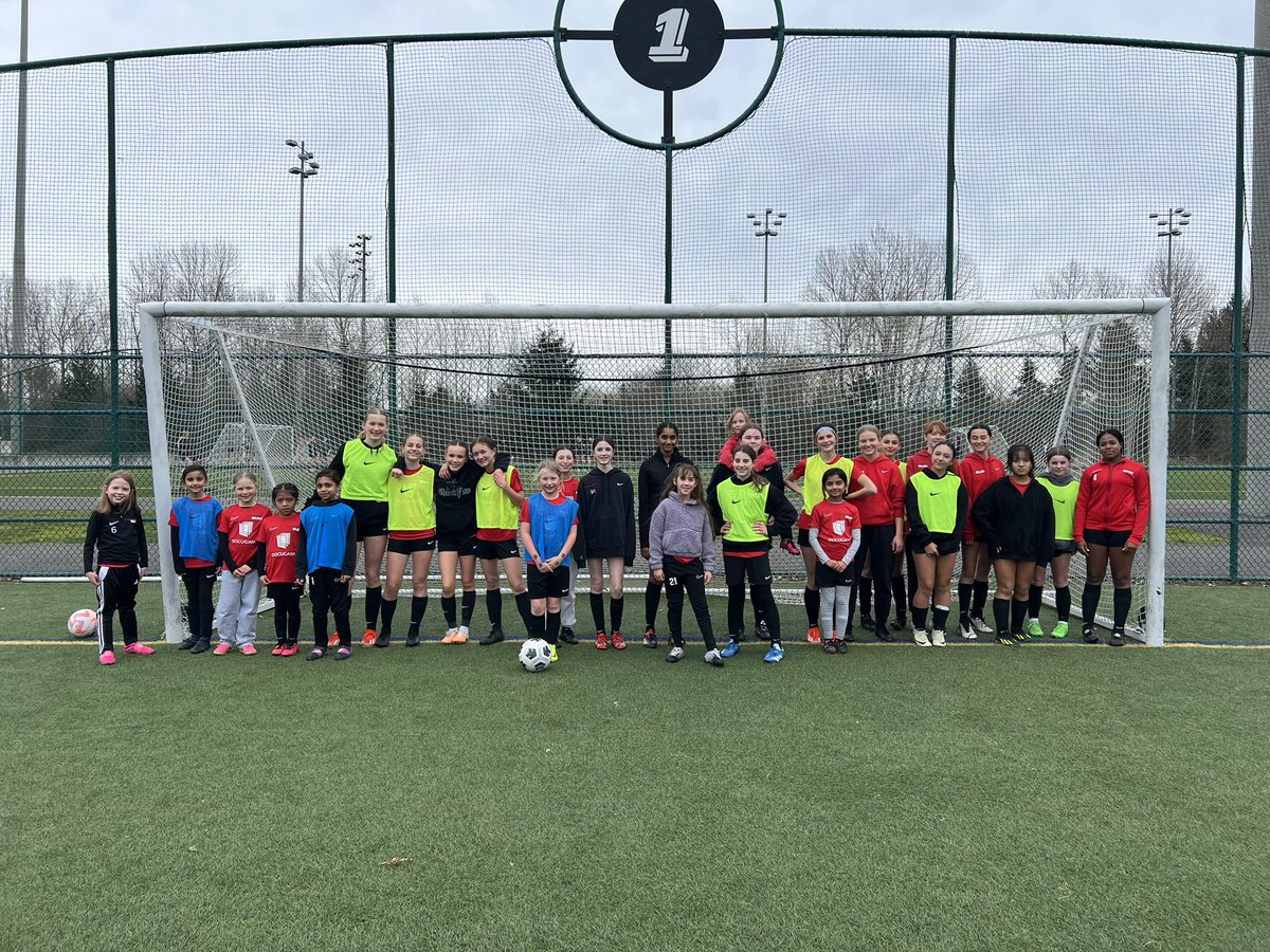 CrossfireSelect's tweet image. G11 B team ran some of the practice activities last night with their sister team G16 B team.  Thank you for the assist! 😉 ❤️