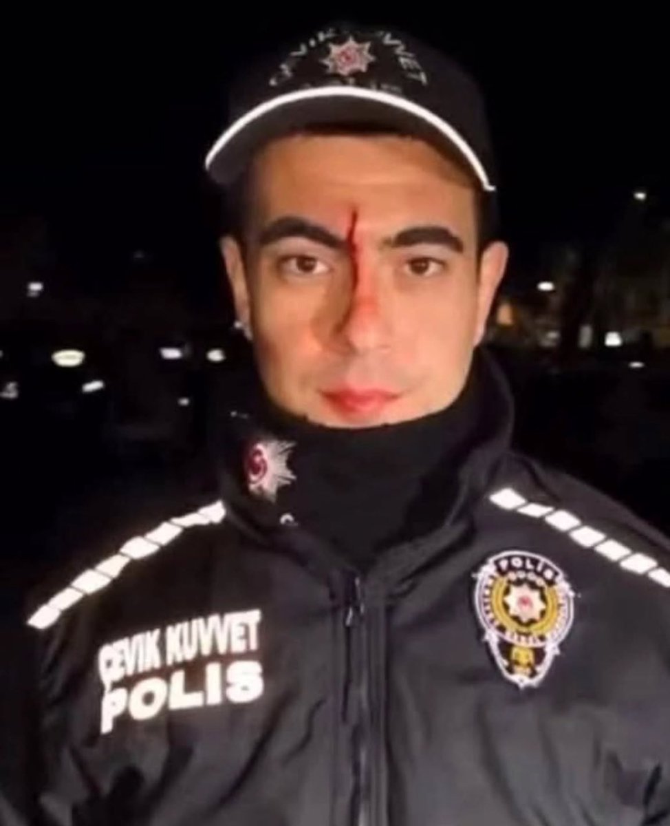 TalipBelgie's tweet photo. CHP’li Grup,

Polisimize Saldırdılar. https://t.co/UJj1nAXax7