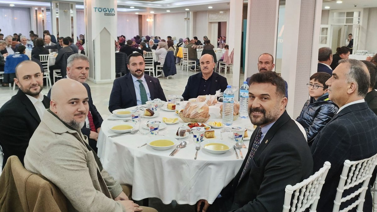 TÜGVA Antalya İl Temsilciliği’nin her yıl düzenlediği Geleneksel Aile İftarı programında, teşkilat mensupları, gönüllüler, öğrenciler ve kıymetli aileleriyle bir araya gelerek Ramazan ayının manevi iklimini paylaştık. Bu anlamlı buluşmada emeği geçen herkese teşekkür ediyorum. 🌙