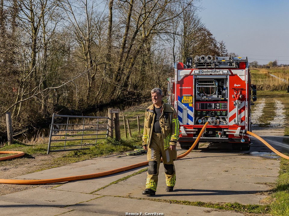 RFGFotografie's tweet photo. https://t.co/v7nKz30byU
Grote brand in tuinhuis/heg aan de Hekendorpse Buurt te #Hekendorp https://t.co/NpwojjYhYz