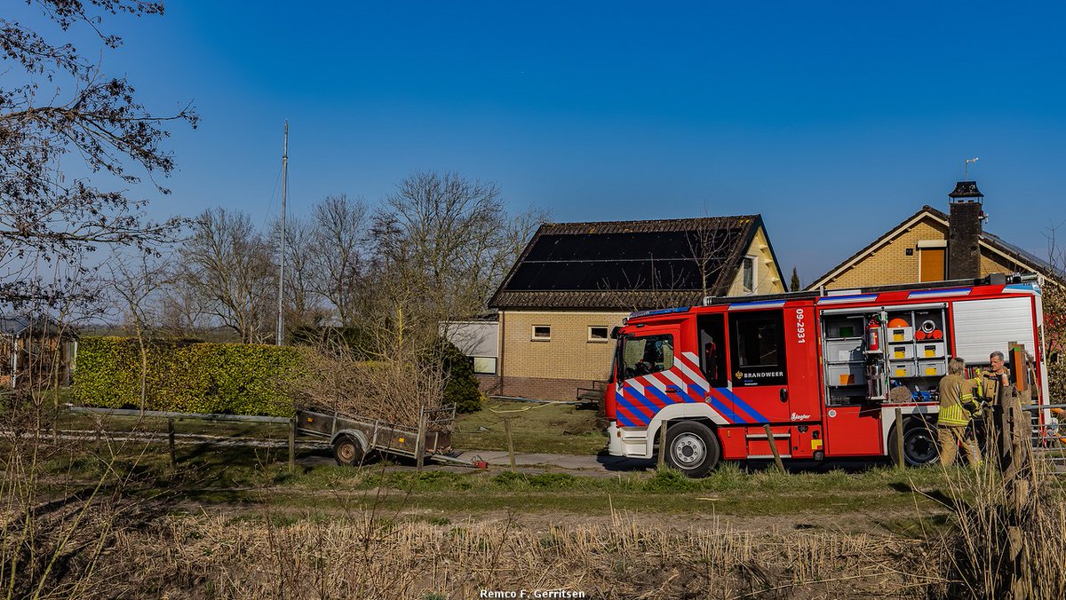 RFGFotografie's tweet photo. https://t.co/v7nKz30byU
Grote brand in tuinhuis/heg aan de Hekendorpse Buurt te #Hekendorp https://t.co/NpwojjYhYz