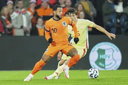 Que partido más aburrido de España todo el rato tocando hacia atras🤯🤦