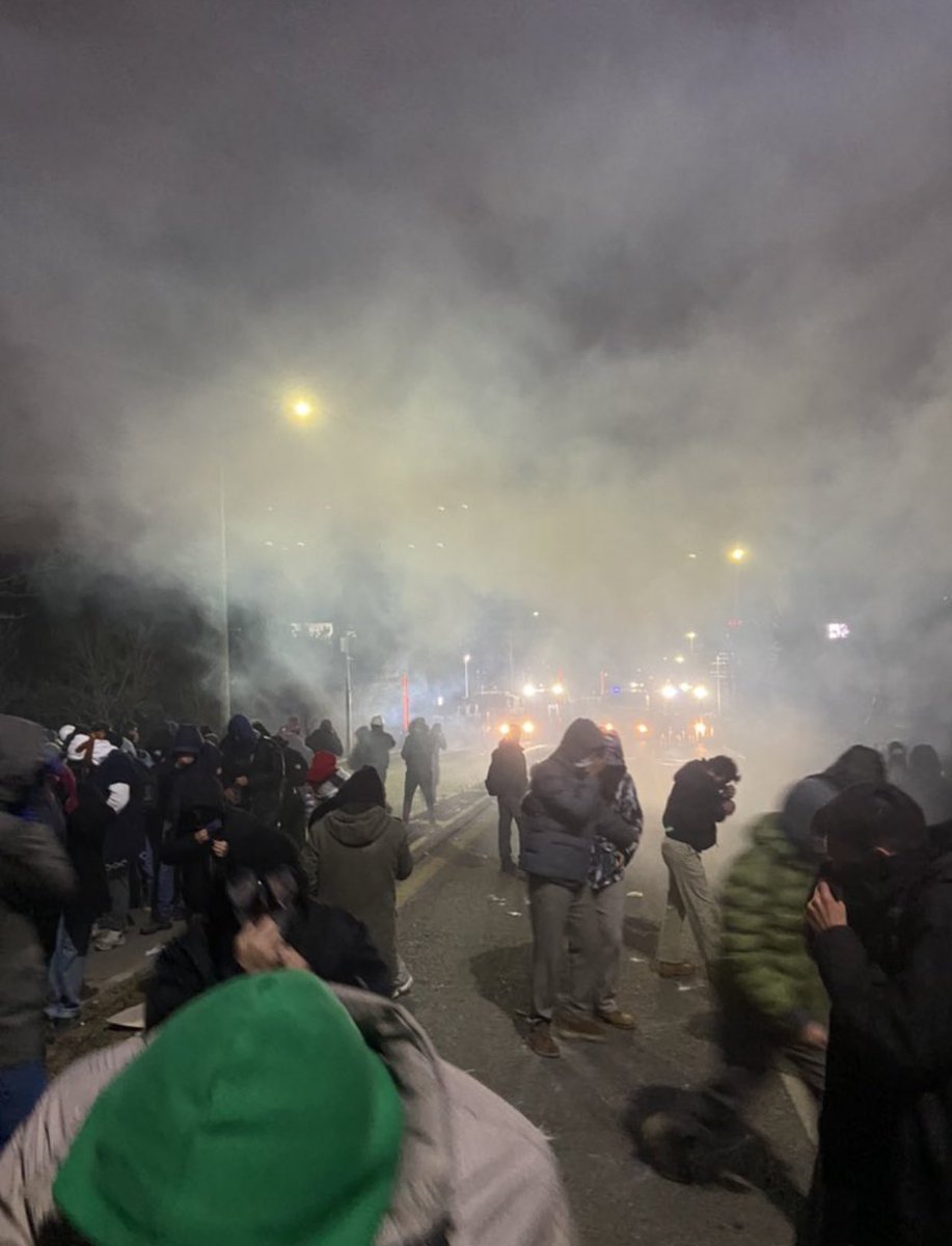 "Ne saraya “uşak” ne de cemaatlere “kul” olmak zorunda değilsiniz. Bu topraklarda çıkar gözetmeksizin mücadele veren devrimciler var!"

 #odtü