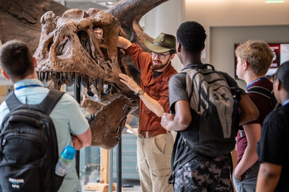 Don't forget to support your favorite museum this #CofCDay! cofcday.charleston.edu/campaigns/mace…