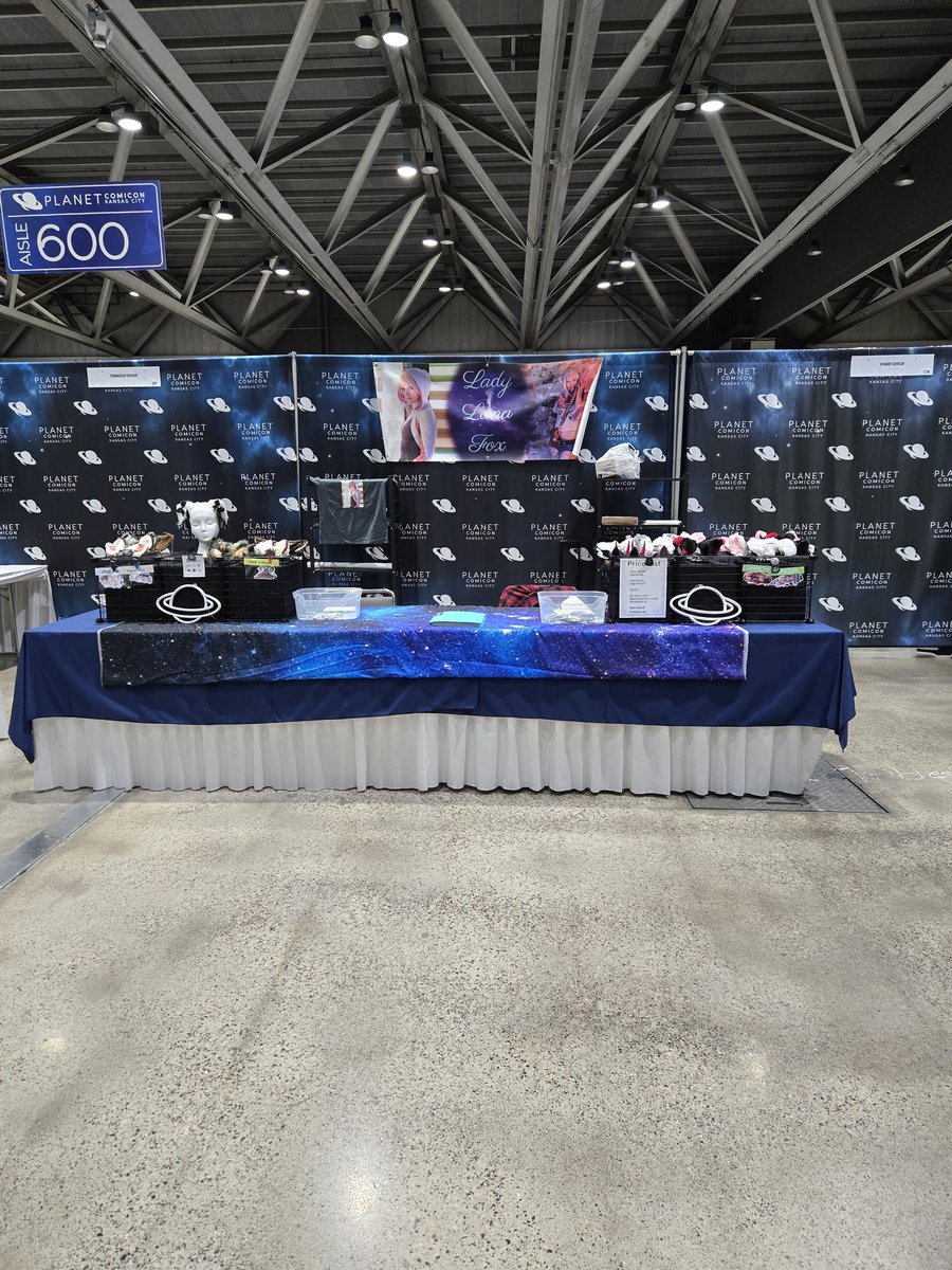 ladylunafox's tweet image. Im all set up for @PlanetComicon !!