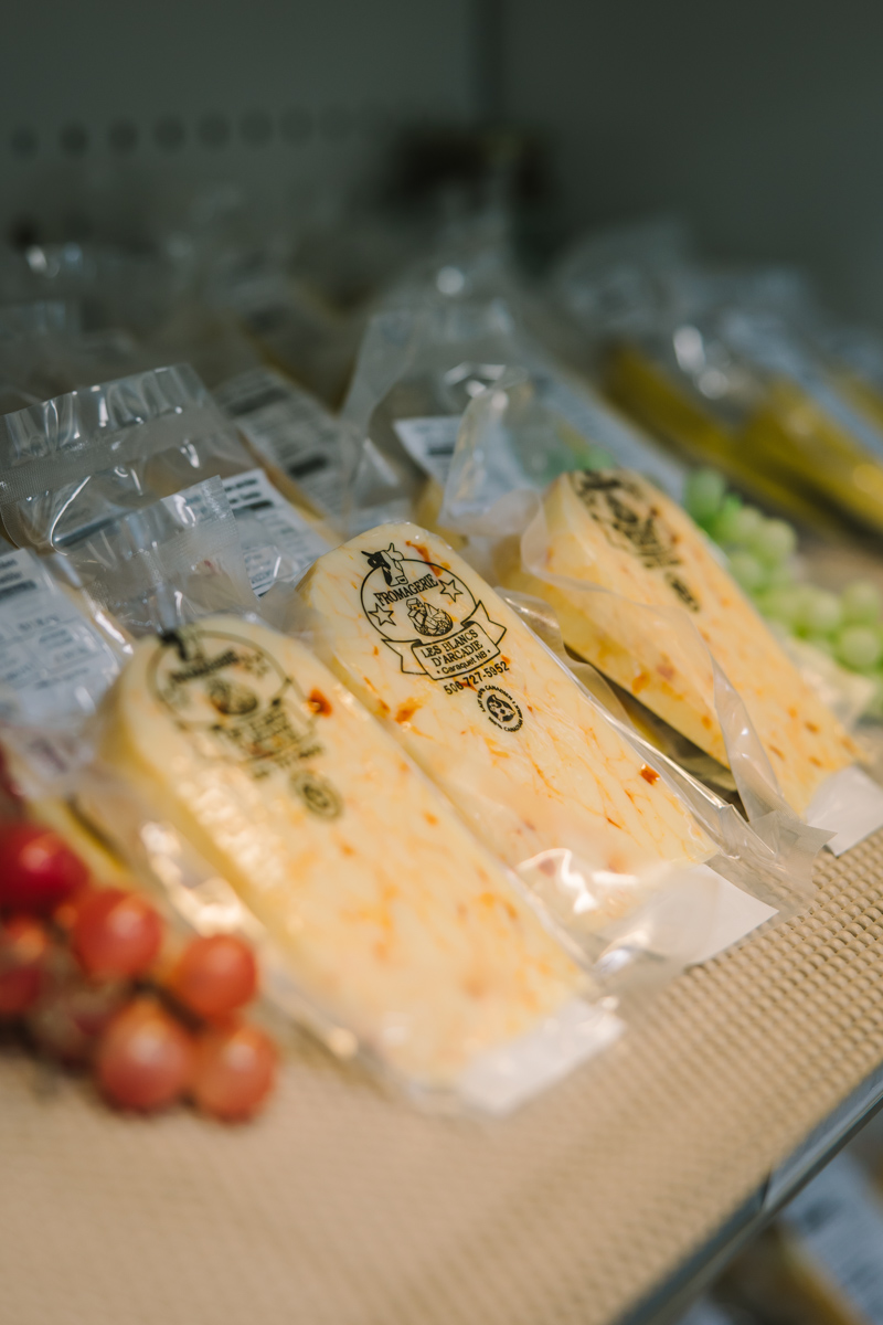 AlimentsNB's tweet image. Bonne Journée internationale de la Francophonie ! 
Le Nouveau-Brunswick a une histoire enracinée dans le patrimoine français. Notre riche culture acadienne signifie que nous avons certaines des meilleures saveurs acadiennes disponibles dans tous les coins de la province !