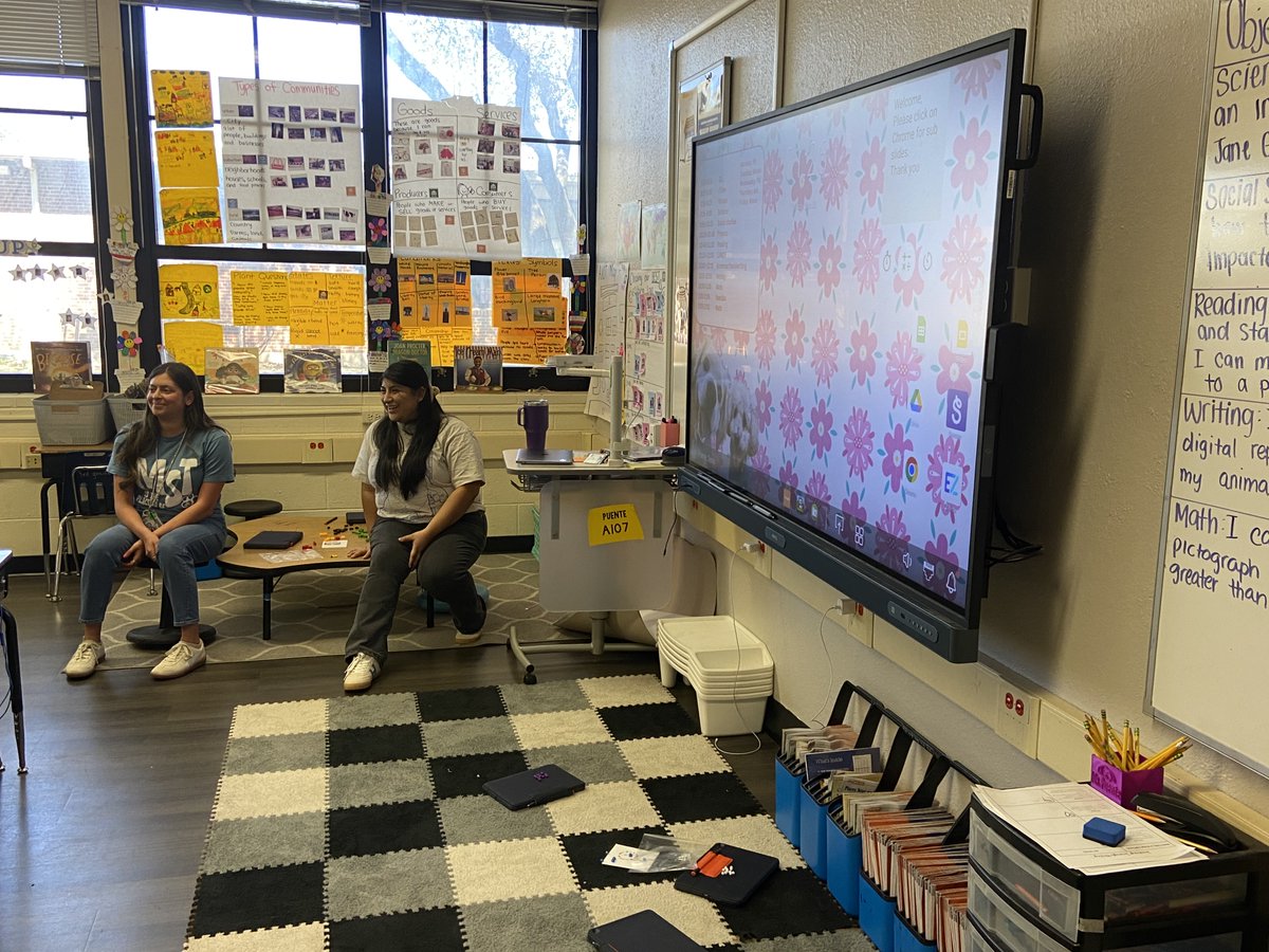 lauren_bolack's tweet image. Proud does not even begin to cover what I feel about the way that @cantusclass @mspuente17 @an_edney and @katehebert represented @MSTMAGNET today. They had an opportunity to share how they have been impacted by the #AppleLearningCoach program. #RISDBetheOne