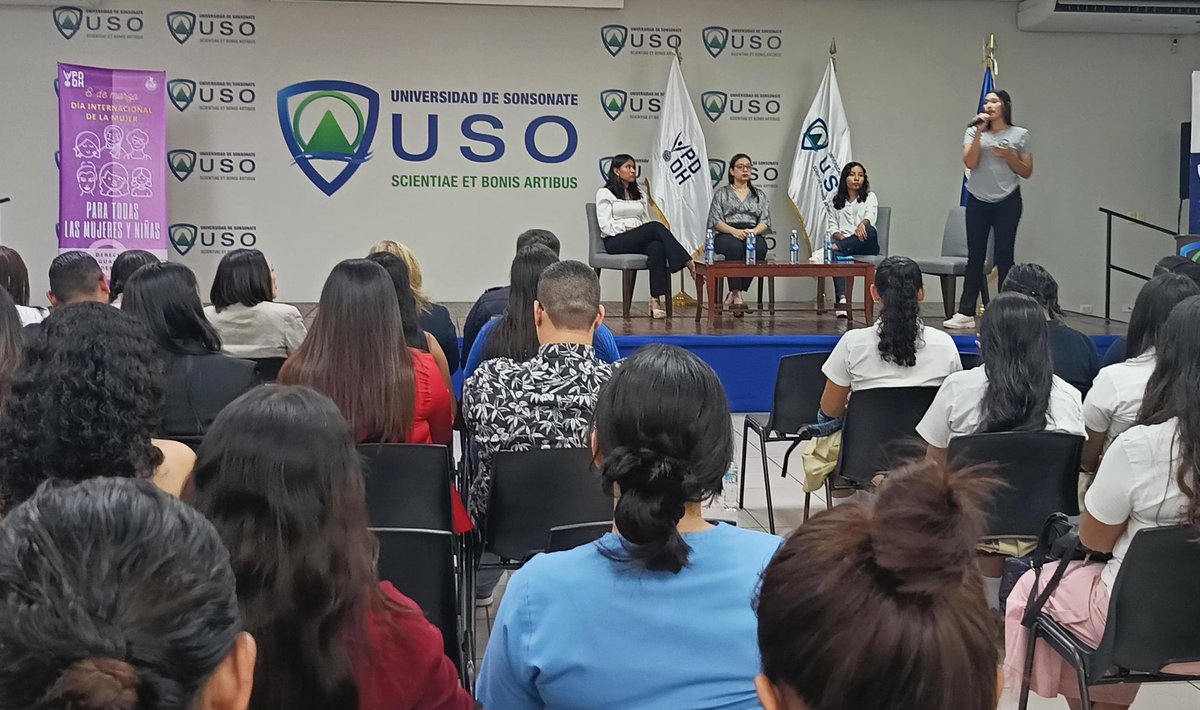 En atención a actividades conmemorativas por el #DíaDeLaMujer, instruidas por #ProcuradoraDDHH <a href="/RaqueldeGuevara/">Raquel de Guevara</a>, #AdjuntaMujer y #AdjuntaNiñez, con apoyo  de <a href="/Oxfam_CA/">Oxfam en Centroamérica</a>, #PDDHSonsonate, #PDDHAhuachapán, #PDDHSantaAna y sus #UnidadesJuveniles realizaron Cine Foro en Sonsonate.