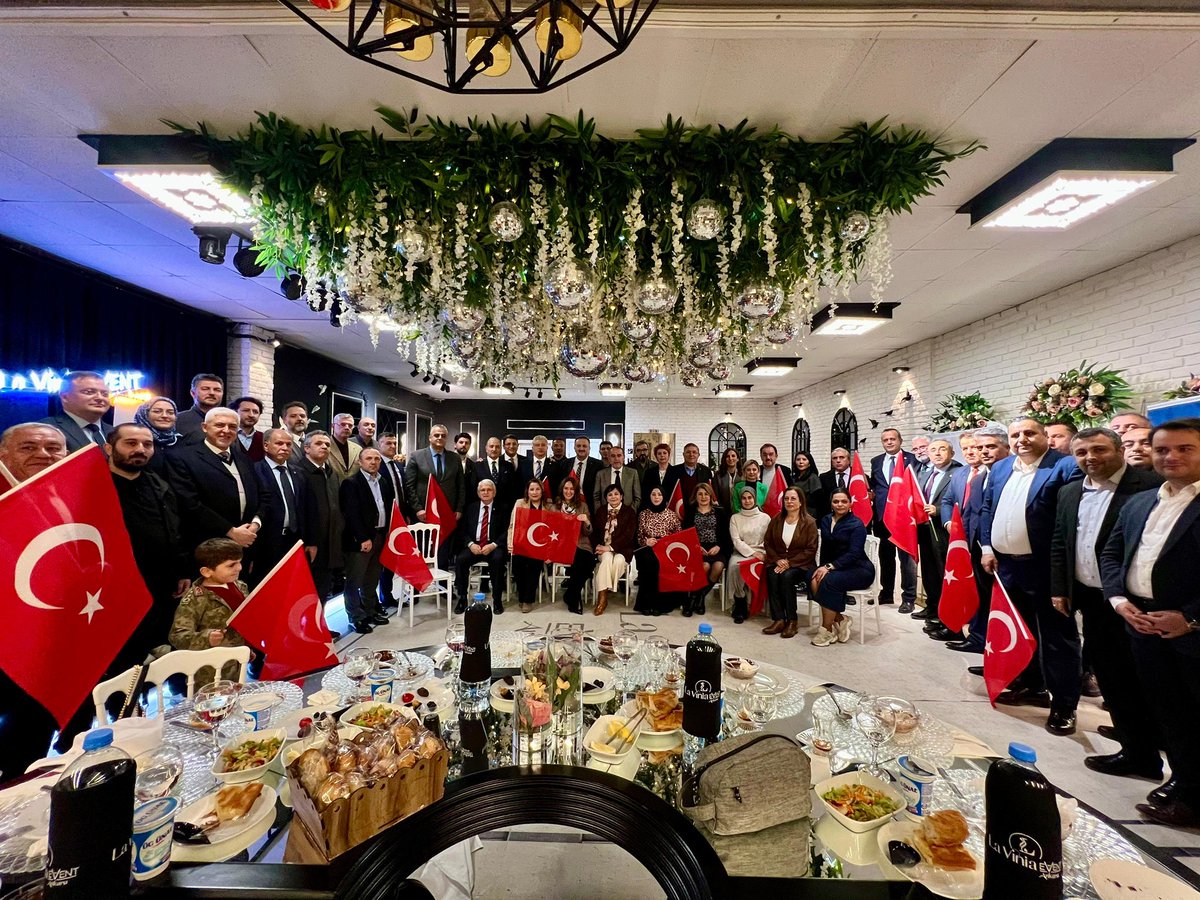 elcinguloren_'s tweet photo. Bugün milletvekillerimiz, genel başkan yardımcılarımız, ilçe başkanlarımız, il teşkilatımız ile birlikte iftarda bir araya geldik. Büyük bir aile olmanın sıcaklığını ve dayanışmasını hissettik. Birlik ve beraberliğimiz daim olsun.
#DevaAilesi https://t.co/twT0M0D4CR