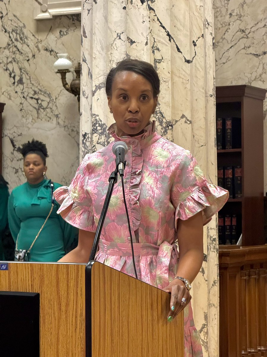 repcockerham's tweet image. AKA Day at the Mississippi Capitol is more than a gathering — it’s a movement. Proud to stand with my Alpha Kappa Alpha sorors to advocate for the issues that matter most. Thank you Governor @tatereeves for being engaging and gracious during our discussions. 💕💚
