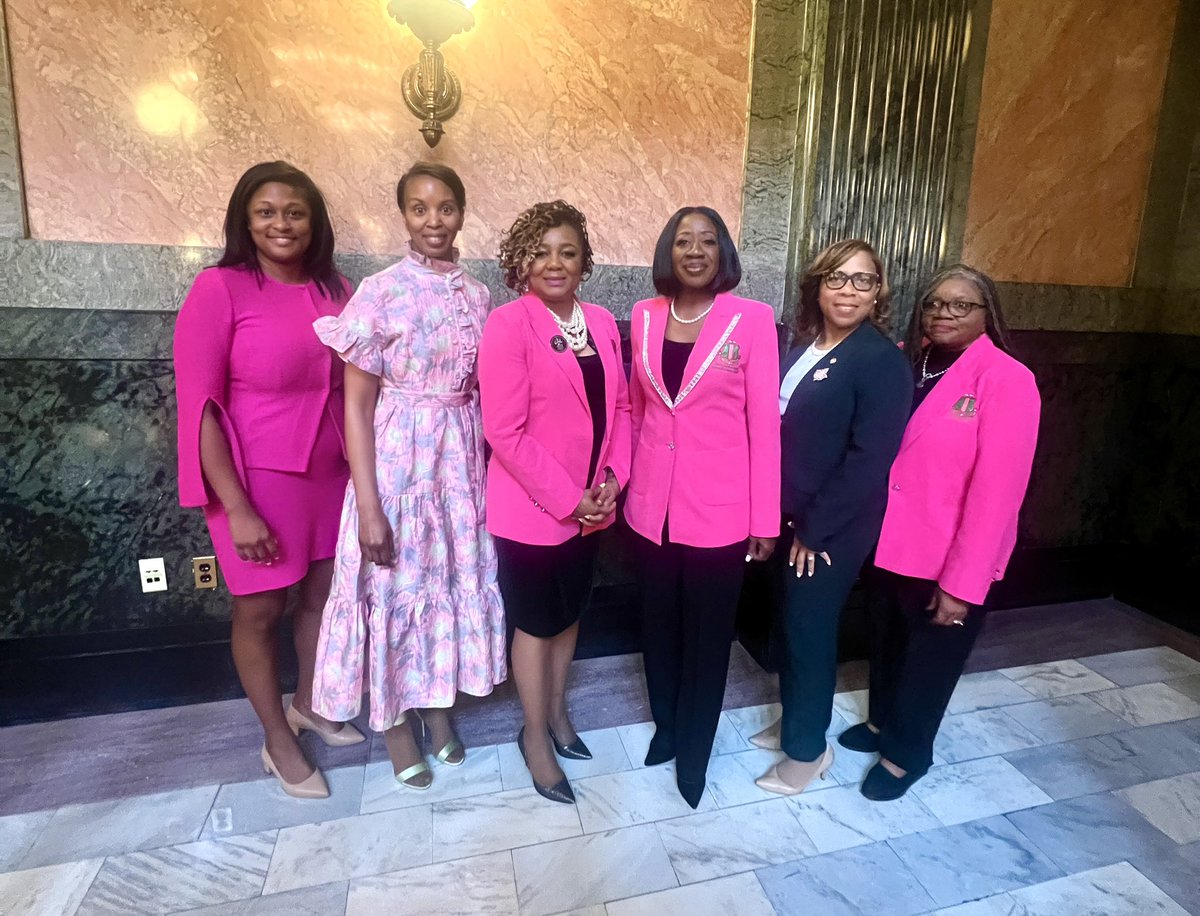 repcockerham's tweet image. AKA Day at the Mississippi Capitol is more than a gathering — it’s a movement. Proud to stand with my Alpha Kappa Alpha sorors to advocate for the issues that matter most. Thank you Governor @tatereeves for being engaging and gracious during our discussions. 💕💚