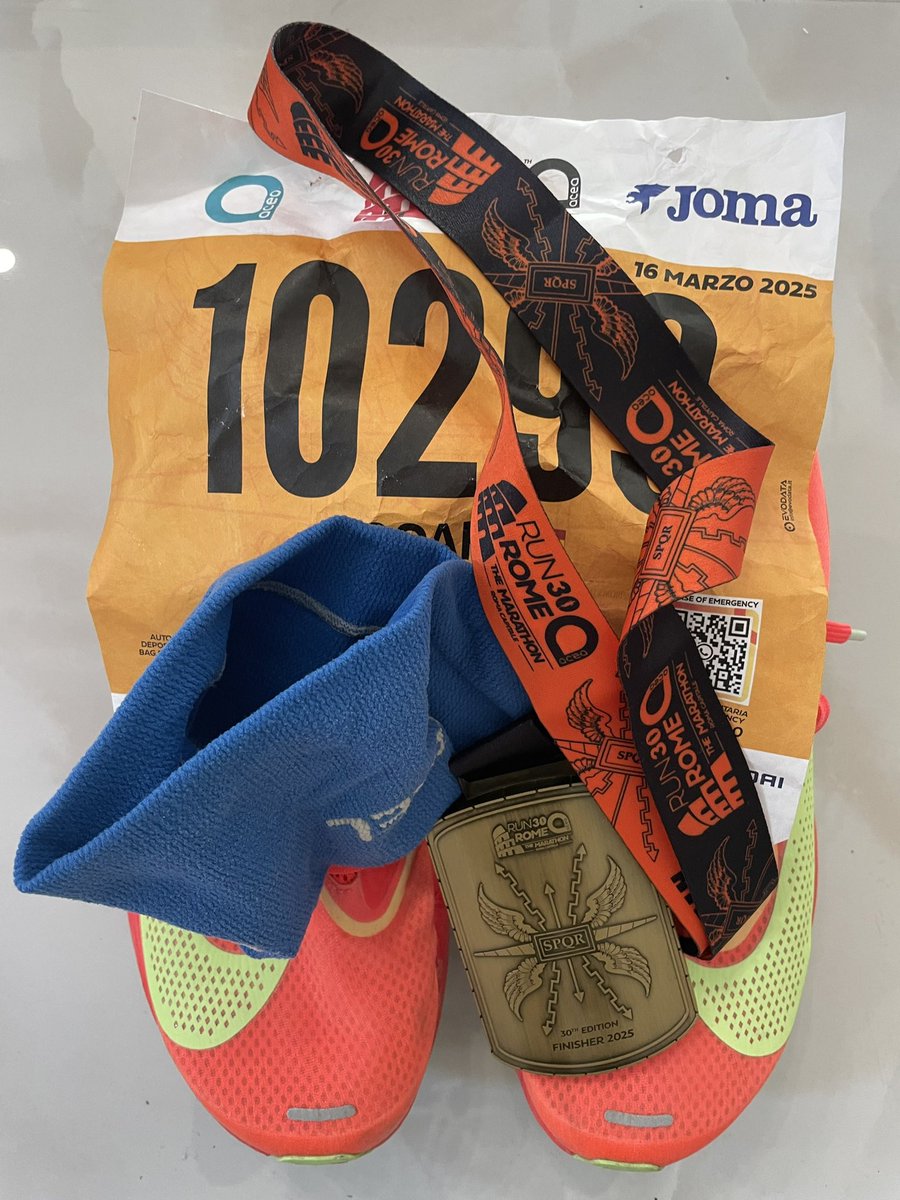 Décima maratón. 42,195 km SPQR. Quién me lo iba a decir! Roma, la ciudad eterna, ha querido ser donde tocaba. VENI, VIDI, VICI 🙌🏼🇮🇹🧡

#moonchaser #bebrave #marathon #maraton #running #run #correr #nofear #rebirth #neversurrender #gracias #always #siempre #conunasonrisaenelalma