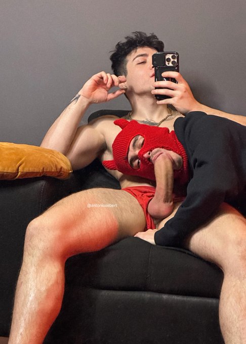 just chillin ? https://t.co/qy1R6PIYvB