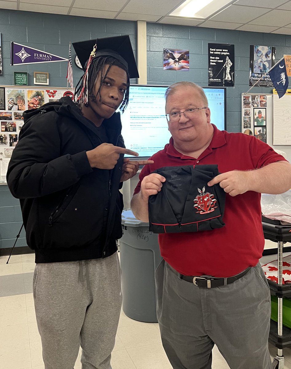 JeffOShields2's tweet photo. It’s ALREADY that time of the year!!! Time for #graduationsupplies to be distributed. Extremely proud of this nice young man in my last block #chemistryclass! He is on track to become a #WestwoodAlumnus . . . I was extremely fortunate that our paths crossed! #MyStudentsInspireMe https://t.co/J0METxO3wa