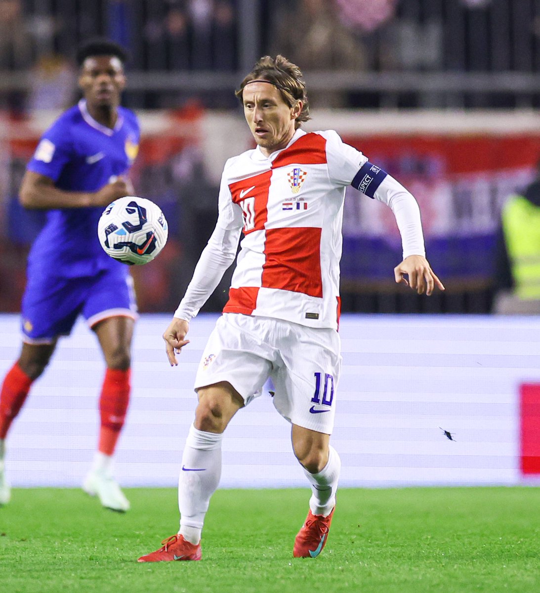 onlyfansport's tweet photo. LUKA MODRIC 40 ANS EN SEPTEMBRE….. J’AI L’IMPRESSION QUI’L JOUE DANS SON JARDIN AVEC CES ENFANTS 😂😂😂😂😂
#EDF
#CROFRAN
#LUKAMODRIC https://t.co/kCighYiGfx