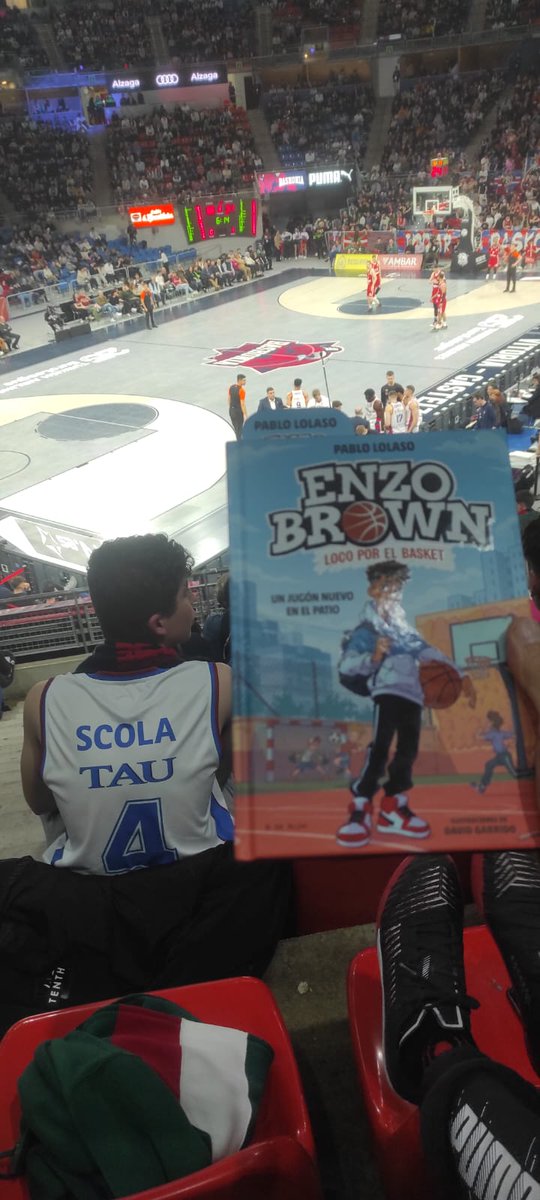 angel_coras's tweet photo. #EnzoBrown de @PabloLolaso en el Buesa Arena https://t.co/qtY8ph3r9Y