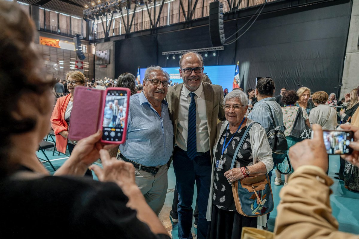 PDC_Chile's tweet photo. Nuestro Diputado y candidato presidencial @aundurragav fue parte esencial del acuerdo de pensiones. 

Hoy participó de la promulgación de la ley que es una gran noticia para las y los pensionados de nuestro país y es fruto del trabajo de muchas y muchos. 

#ChilePuede https://t.co/TpIk2UaCZQ