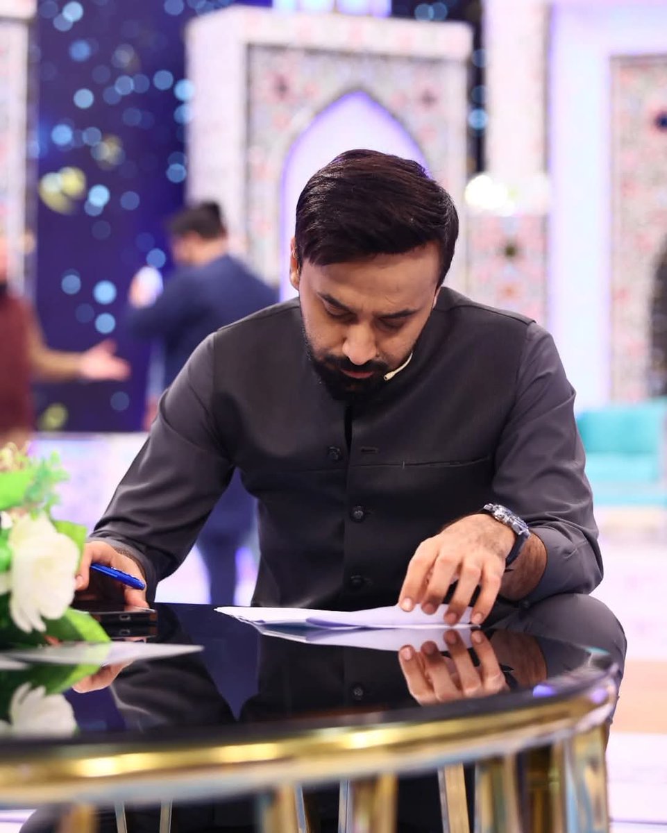 ShaneRamazanARY's tweet photo. The one and only @WaseemBadami always dedicated to bringing the audience accurate and insightful knowledge  🌙✨

Experience spirituality and reflection LIVE daily, only on #ARYDigital!

#shaneramzan #shaneiftar #waseembadam #MonthOfBlessings #mubarakmaheena https://t.co/NKbCRqxgod
