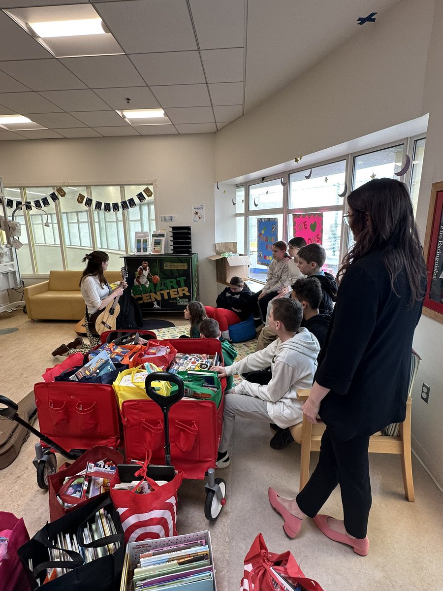 SouthRoadrunner's tweet photo. The Responsibility Crew from our Student Council had the privilege of bring over 850 books to @TuftsMedicalCtr donated by our amazing South School families! Tufts hosted them for a morning full of learning and celebration! @PeabodyPublic @Peabody_Super https://t.co/49LF5ritm7