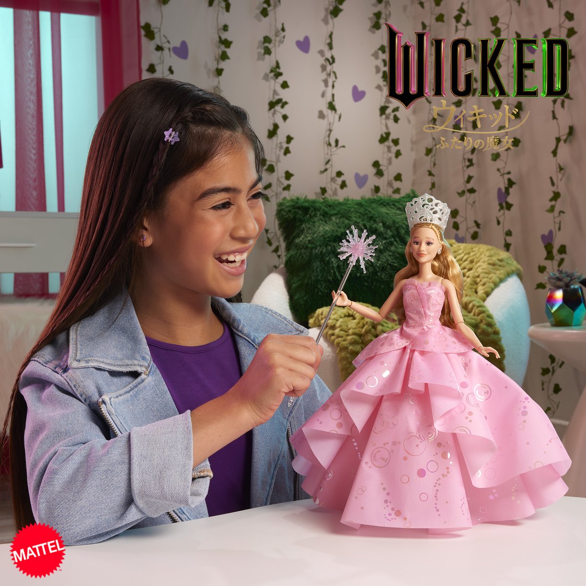 映画『ウィキッド #ふたりの魔女』に登場する グリンダ、エルファバを