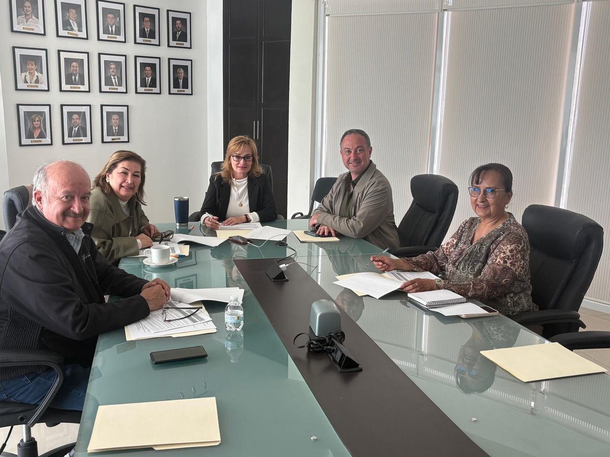 Secretaría de Turismo y Pueblos Mágicos Coahuila (@seturcoah) on Twitter photo Por indicaciones de la secretaria <a href="/CristinaAmezcua/">Cristina Amezcua</a>, la subsecretaria <a href="/Martha_MoncadaZ/">Martha Elena Moncada Zertuche</a> participó en la reunión de trabajo con la directora general del CECYTE, <a href="/luciaazucena/">Azucena Ramos</a> y representantes de la Asociación de Vinos de Coahuila y expertos en la materia, para revisar
(1-2) Por indicaciones de la secretaria <a href="/CristinaAmezcua/">Cristina Amezcua</a>, la subsecretaria <a href="/Martha_MoncadaZ/">Martha Elena Moncada Zertuche</a> participó en la reunión de trabajo con la directora general del CECYTE, <a href="/luciaazucena/">Azucena Ramos</a> y representantes de la Asociación de Vinos de Coahuila y expertos en la materia, para revisar
(1-2)