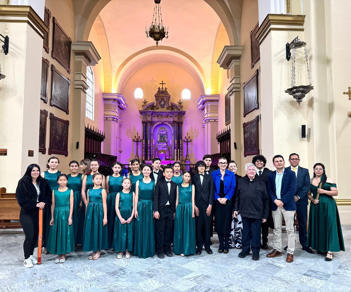 conny_solorzano's tweet photo. Desde el #IDECUT y bajo el liderazgo de nuestro gobernador Jorge Emilio Rey Ángel acompañamos el lanzamiento de la estrategia de turismo religioso- semana santa y año jubilar 2025 en un trabajo articulado con IDT Instituto Distrital de Turismo de Bogotá. https://t.co/YUax99wWAC