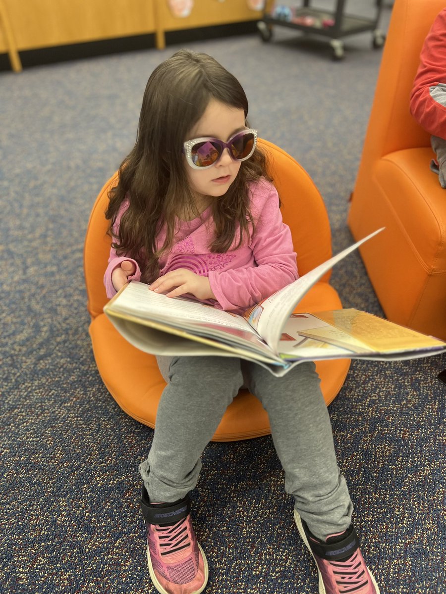 mathews_edvent's tweet photo. Right to Read week fun with Pete the Cat! 📚 https://t.co/CFys6ng5X6