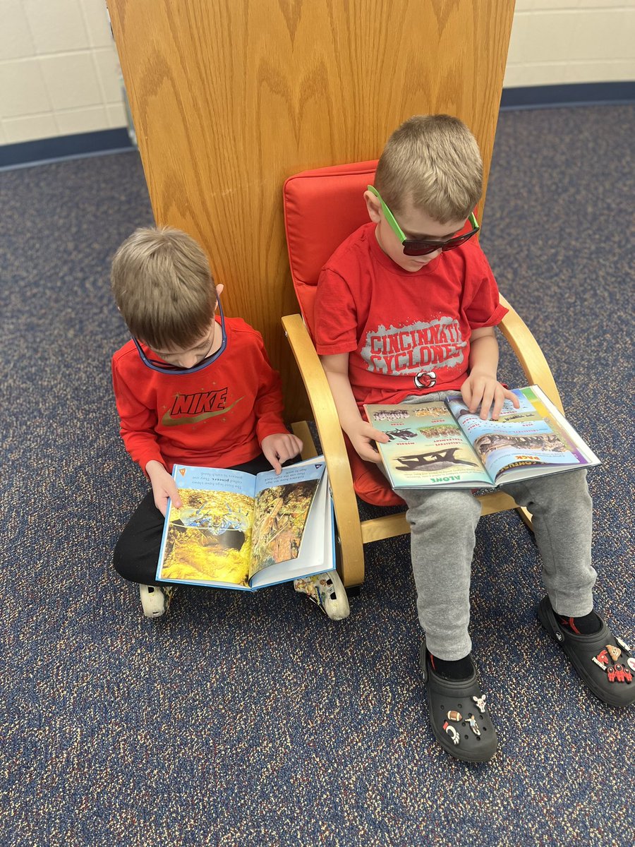 mathews_edvent's tweet photo. Right to Read week fun with Pete the Cat! 📚 https://t.co/CFys6ng5X6