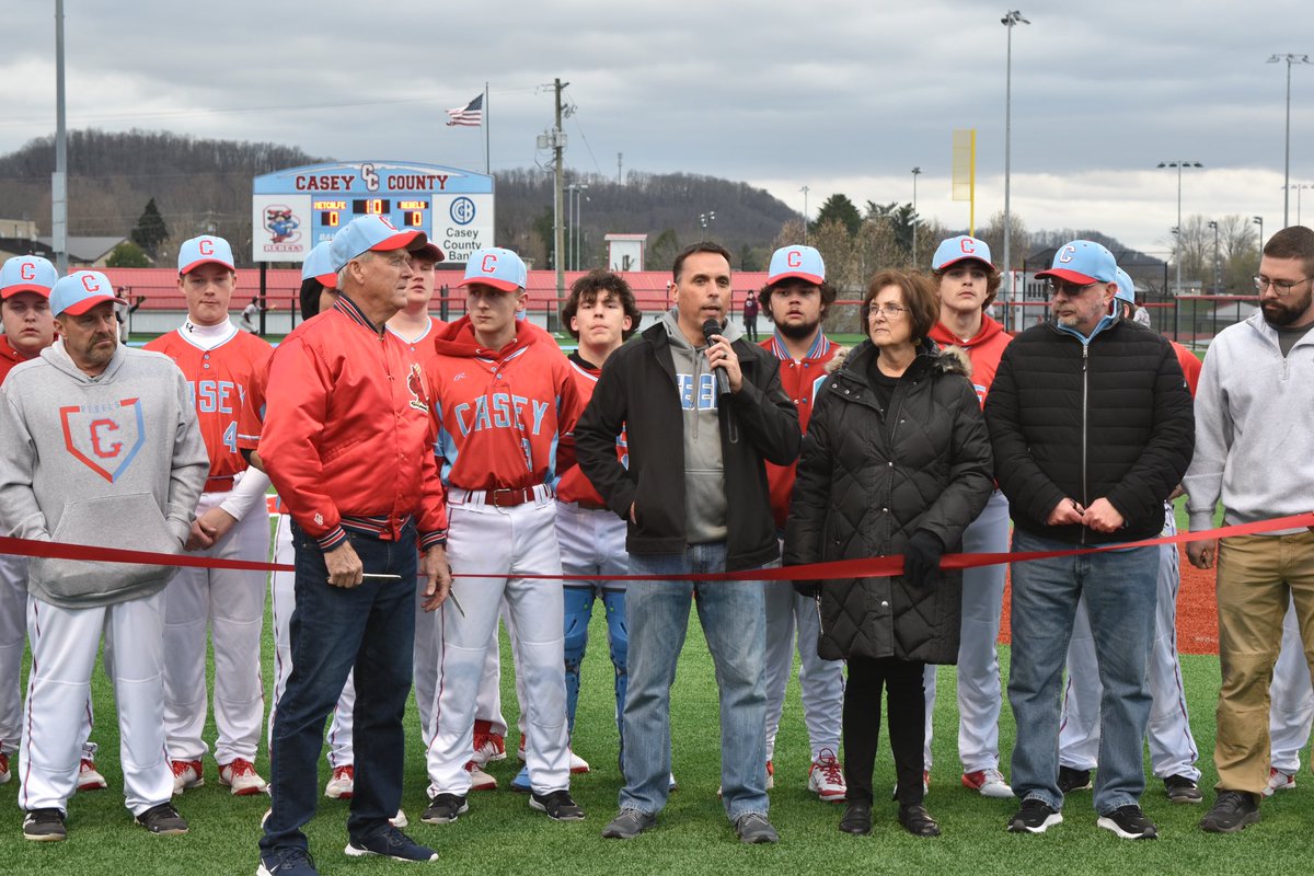 barrydlee1's tweet image. Ribbon-cutting ceremonies for our new turf baseball and softball facilities @CaseyCoSchools  
⚾️We were honored to have Casey Co. Class of 67 alumni &amp;amp; former St. Louis Cardinal &amp;amp; Texas Ranger Major League pitcher Donald Durham throw out the first pitch.