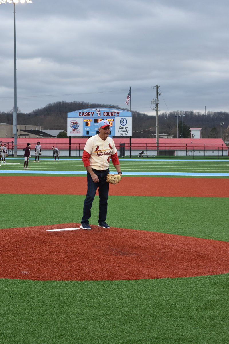 barrydlee1's tweet image. Ribbon-cutting ceremonies for our new turf baseball and softball facilities @CaseyCoSchools  
⚾️We were honored to have Casey Co. Class of 67 alumni &amp;amp; former St. Louis Cardinal &amp;amp; Texas Ranger Major League pitcher Donald Durham throw out the first pitch.