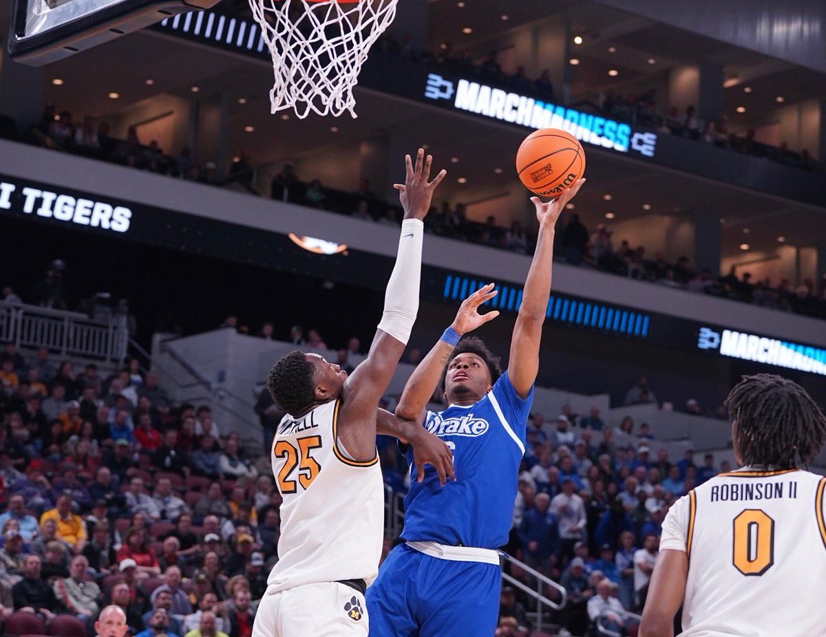 DrakeUniversity's tweet image. BULLDOGS ARE MARCHING ON!! 💙🏀

@DrakeBulldogsMB battles past Missouri and into the second round of March Madness. Go Bulldogs!!
