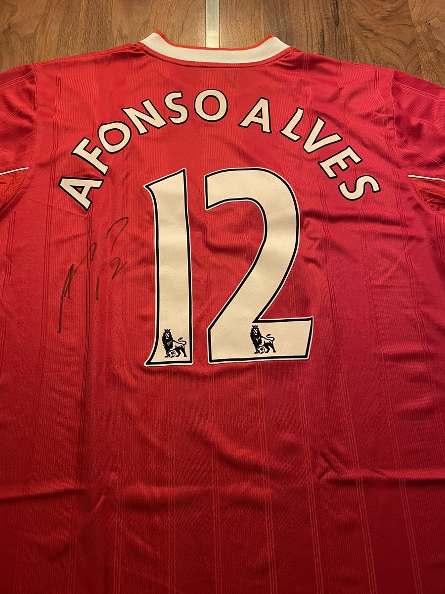 Tjitze_'s tweet photo. @scHeerenveen Prachtig dat dit fenomeen erbij is! En wat ben ik ongelofelijk blij met het door Afonso gesigneerd Middlesbrough shirt 😍 https://t.co/UJPDsVEdIF