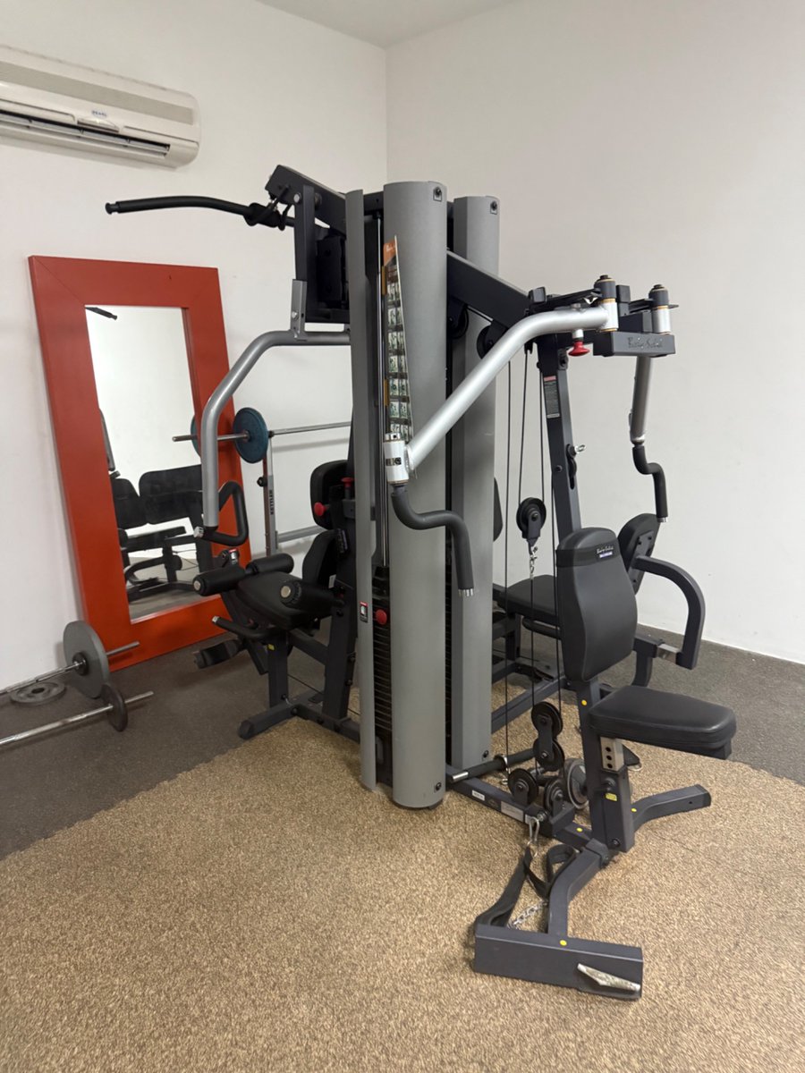 4ubam3gangbang's tweet photo. Hitting a few sets in the hotel gym before I go fuck this prozzie. #firstimpessions https://t.co/VnbBpVvVX8
