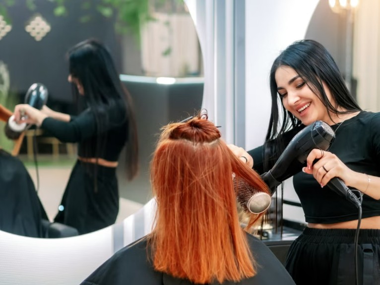 SelonnesSalon's tweet photo. Sneak peek of the magic happening as we perfect your look at, one blowout at a time✨
#birminghamhairstylist #SelonnesSalon #hair #haircare https://t.co/dNgjArRftb